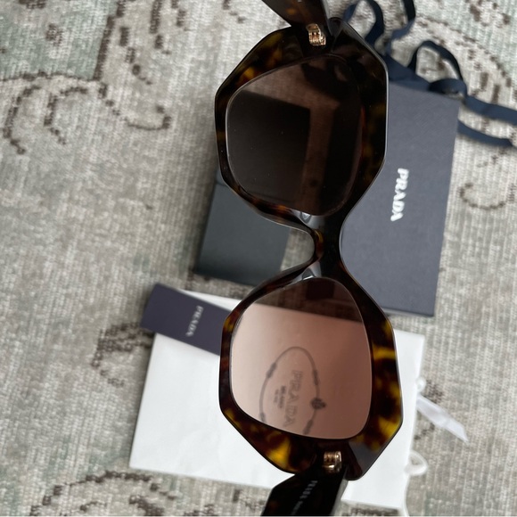 Prada Sunglasses- pristine condition - Picture 6 of 8
